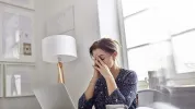 Женщина в состоянии стресса